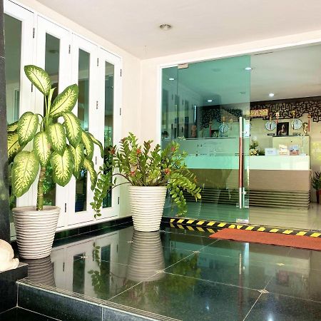 14 Place Sukhumvit Suites Бангкок Экстерьер фото