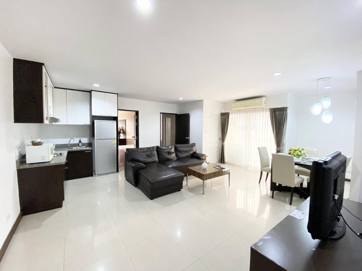 14 Place Sukhumvit Suites Бангкок Экстерьер фото