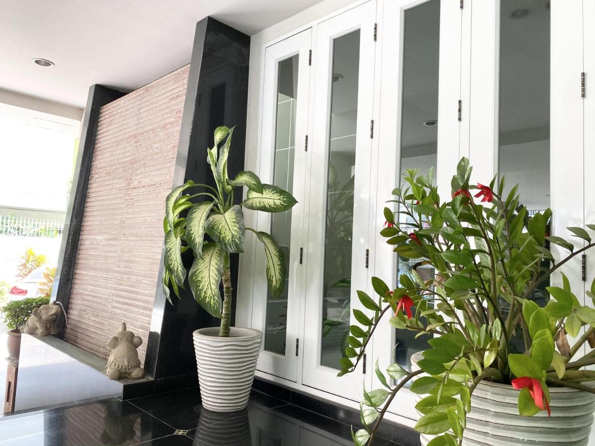 14 Place Sukhumvit Suites Бангкок Экстерьер фото