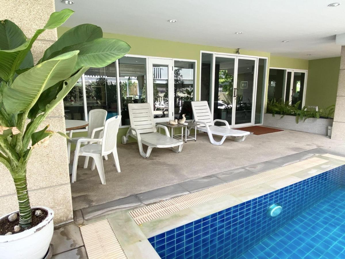14 Place Sukhumvit Suites Бангкок Экстерьер фото