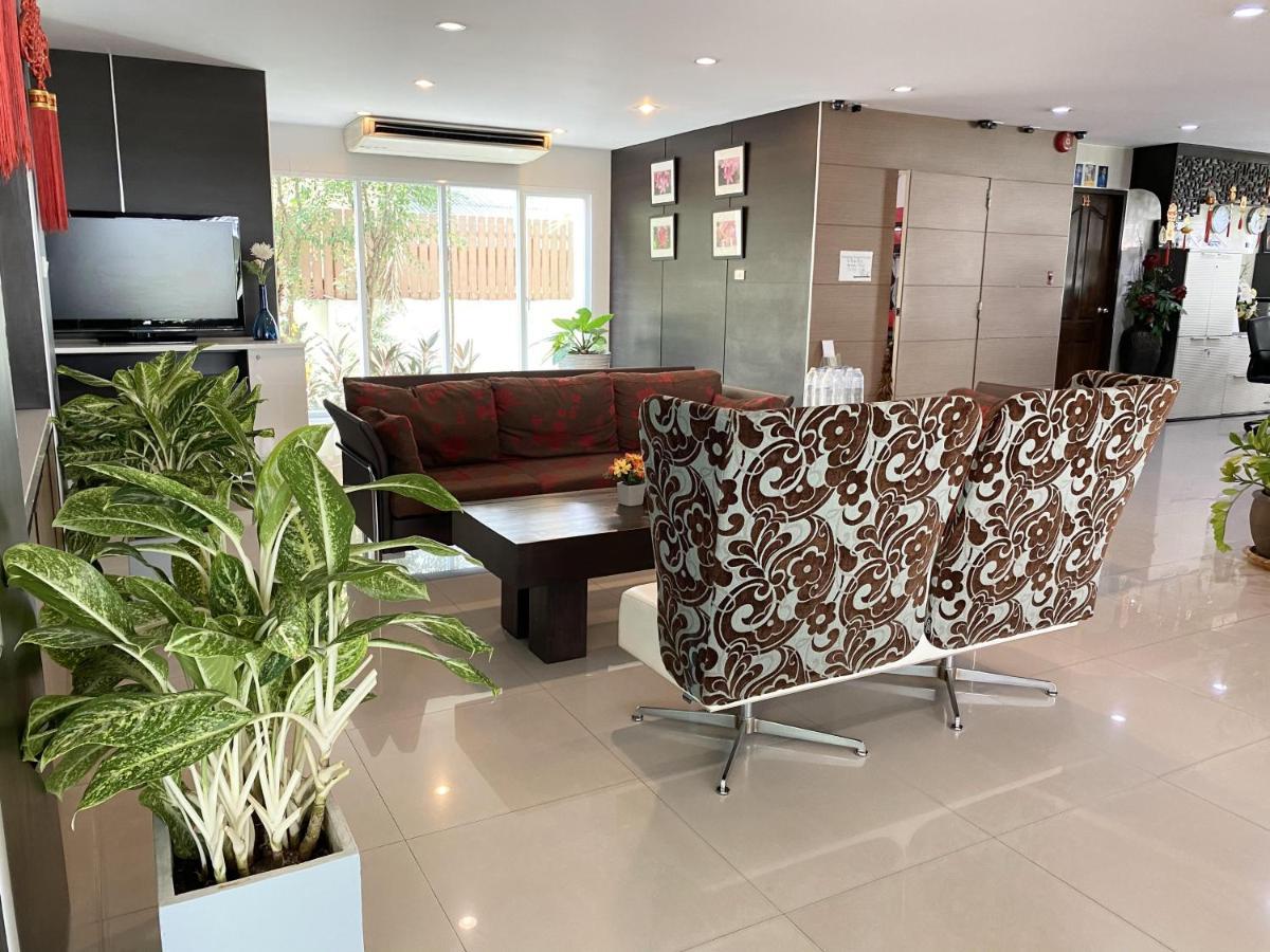 14 Place Sukhumvit Suites Бангкок Экстерьер фото
