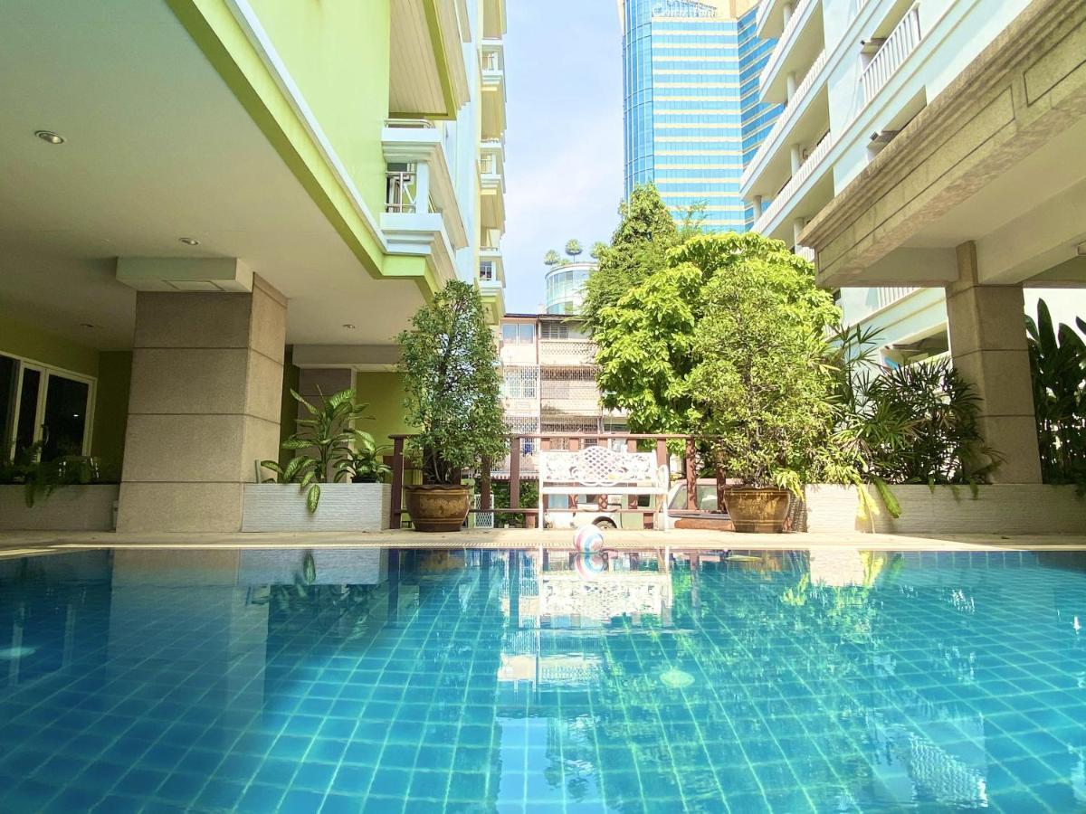 14 Place Sukhumvit Suites Бангкок Экстерьер фото