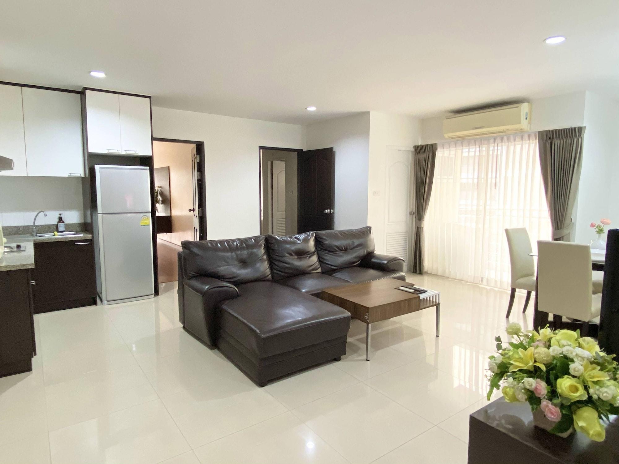 14 Place Sukhumvit Suites Бангкок Экстерьер фото