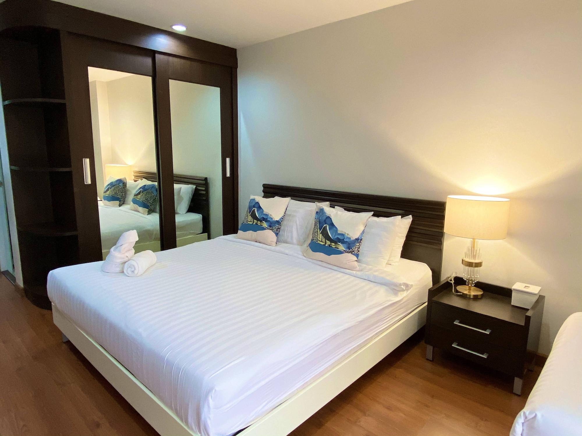 14 Place Sukhumvit Suites Бангкок Экстерьер фото