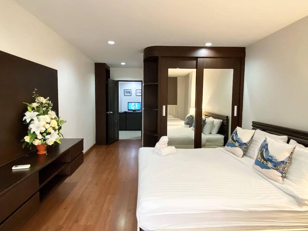 14 Place Sukhumvit Suites Бангкок Экстерьер фото