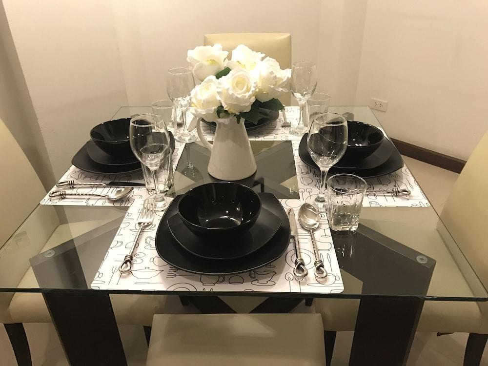 14 Place Sukhumvit Suites Бангкок Экстерьер фото