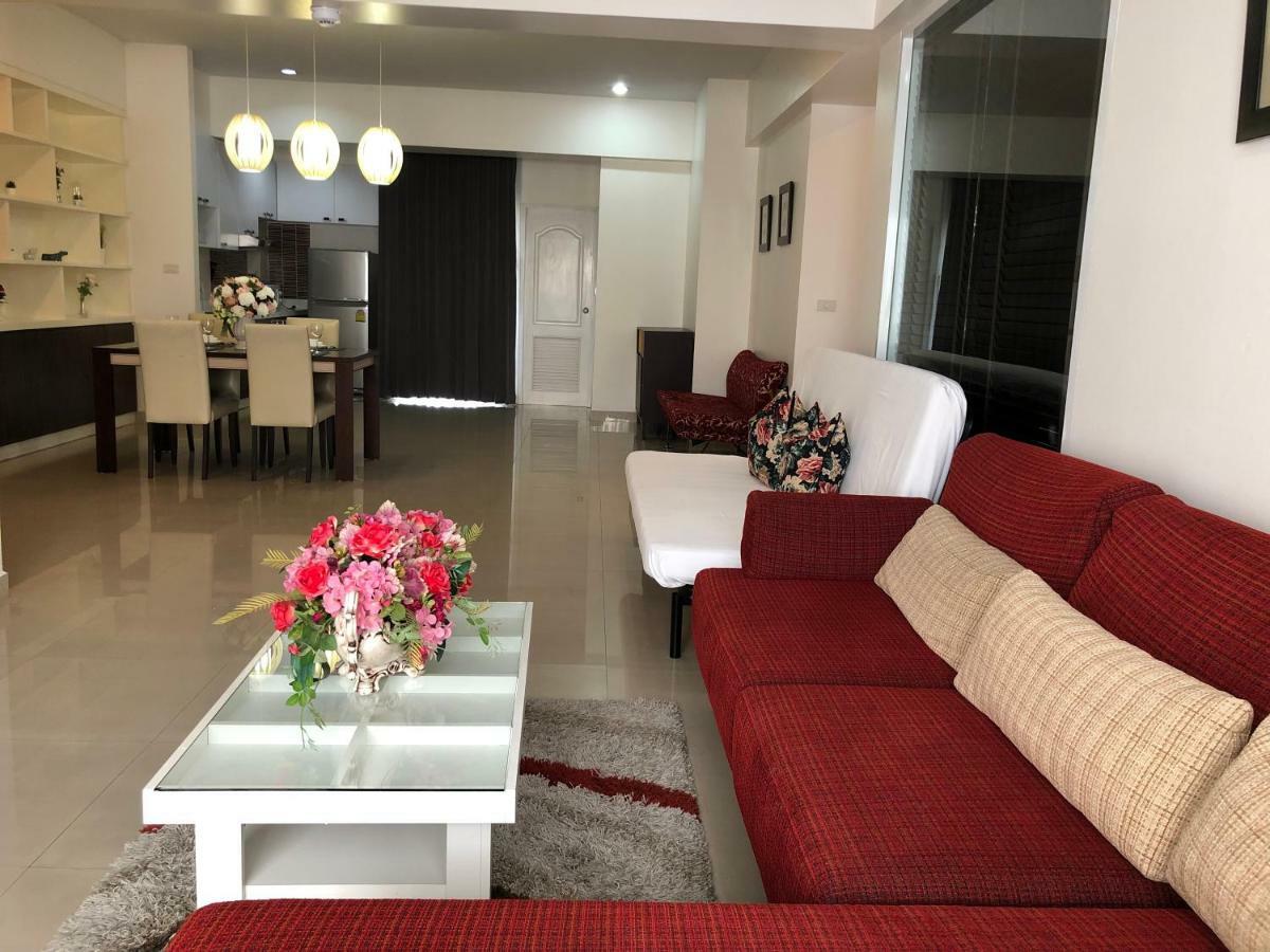 14 Place Sukhumvit Suites Бангкок Экстерьер фото