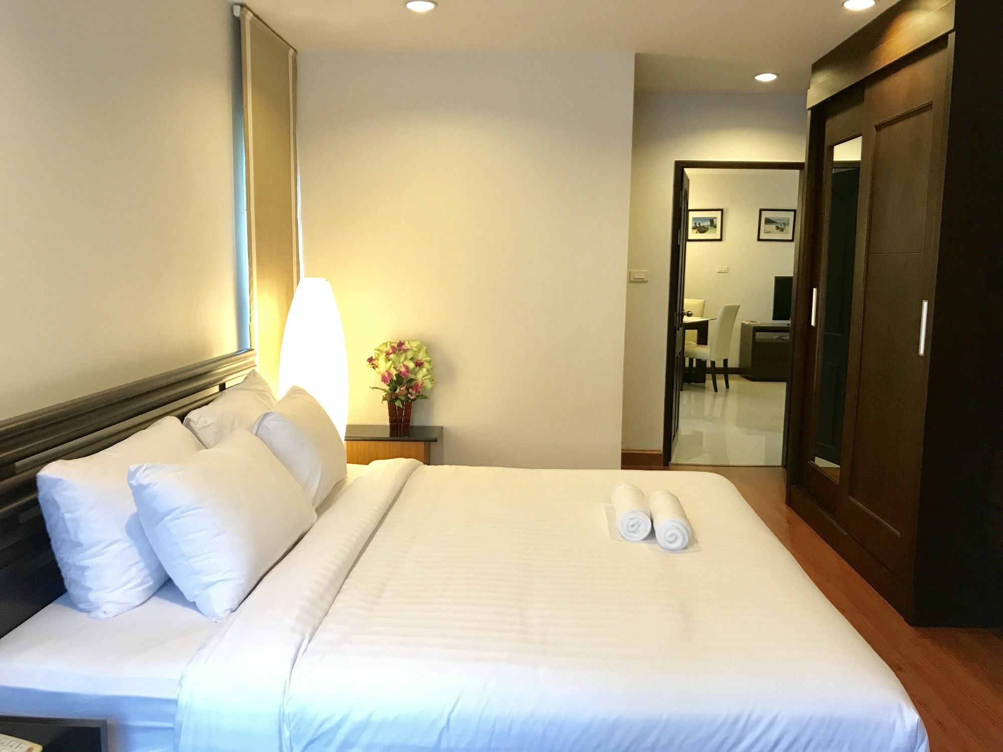 14 Place Sukhumvit Suites Бангкок Экстерьер фото