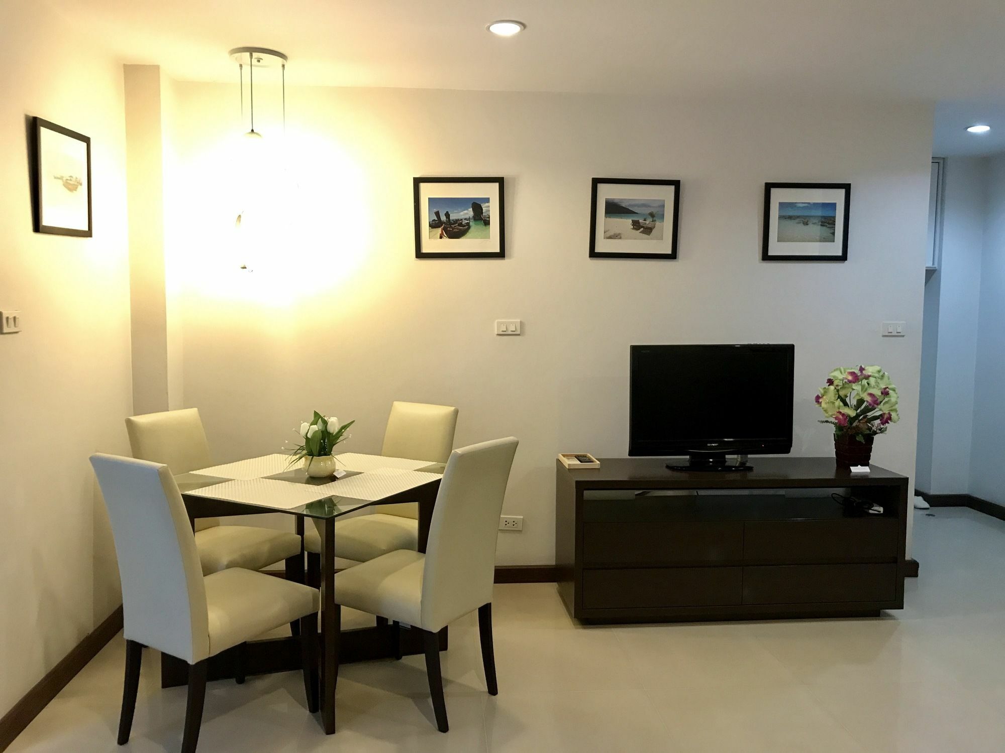 14 Place Sukhumvit Suites Бангкок Экстерьер фото